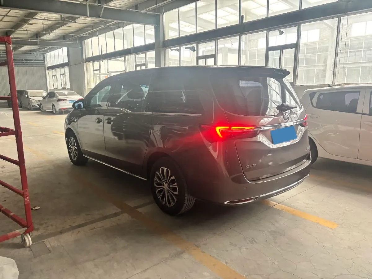 2023 Buick GL8 2.0T 237HP L4 9AT,autocango,china used car exporter,china ev exporter,chinese used car exporter,chinese used ev exporter