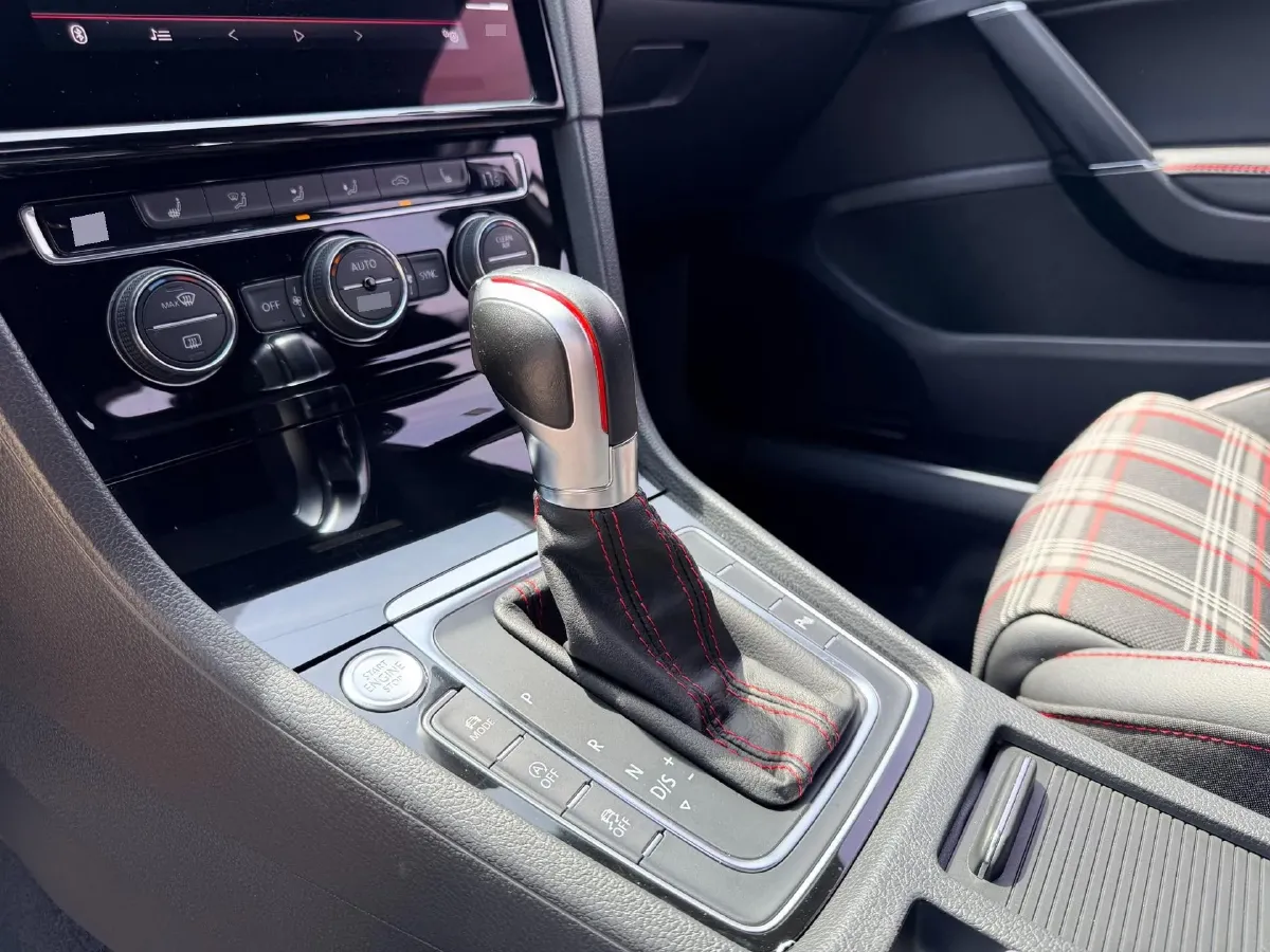 2018 Volkswagen GolfGTI 2.0T 220HP L4 7DCT,autocango,china used car exporter,china ev exporter,chinese used car exporter,chinese used ev exporter