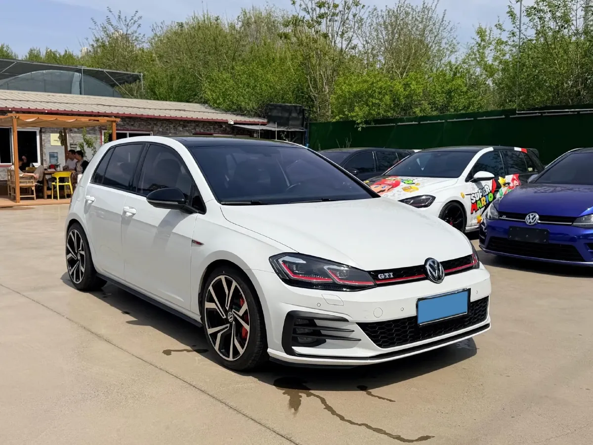 2018 Volkswagen GolfGTI 2.0T 220HP L4 7DCT,autocango,china used car exporter,china ev exporter,chinese used car exporter,chinese used ev exporter