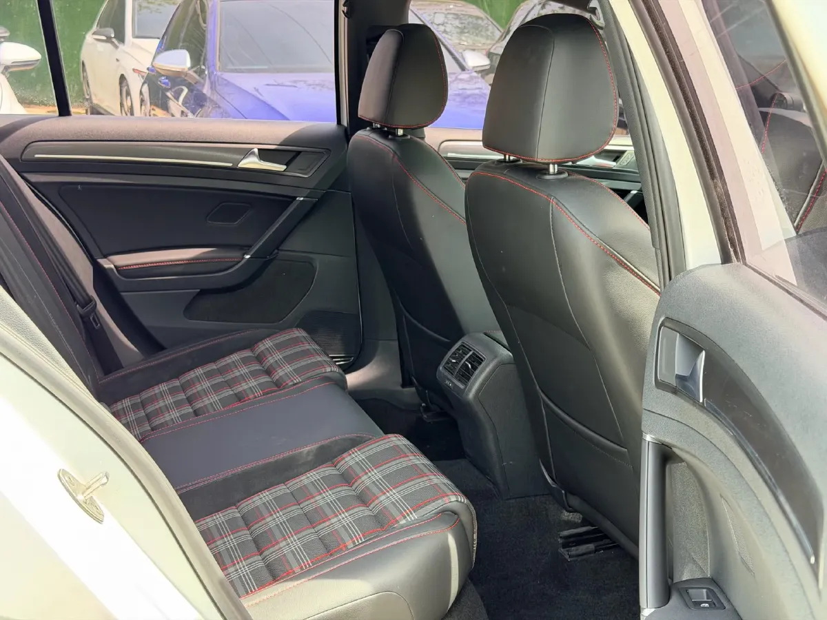 2018 Volkswagen GolfGTI 2.0T 220HP L4 7DCT,autocango,china used car exporter,china ev exporter,chinese used car exporter,chinese used ev exporter