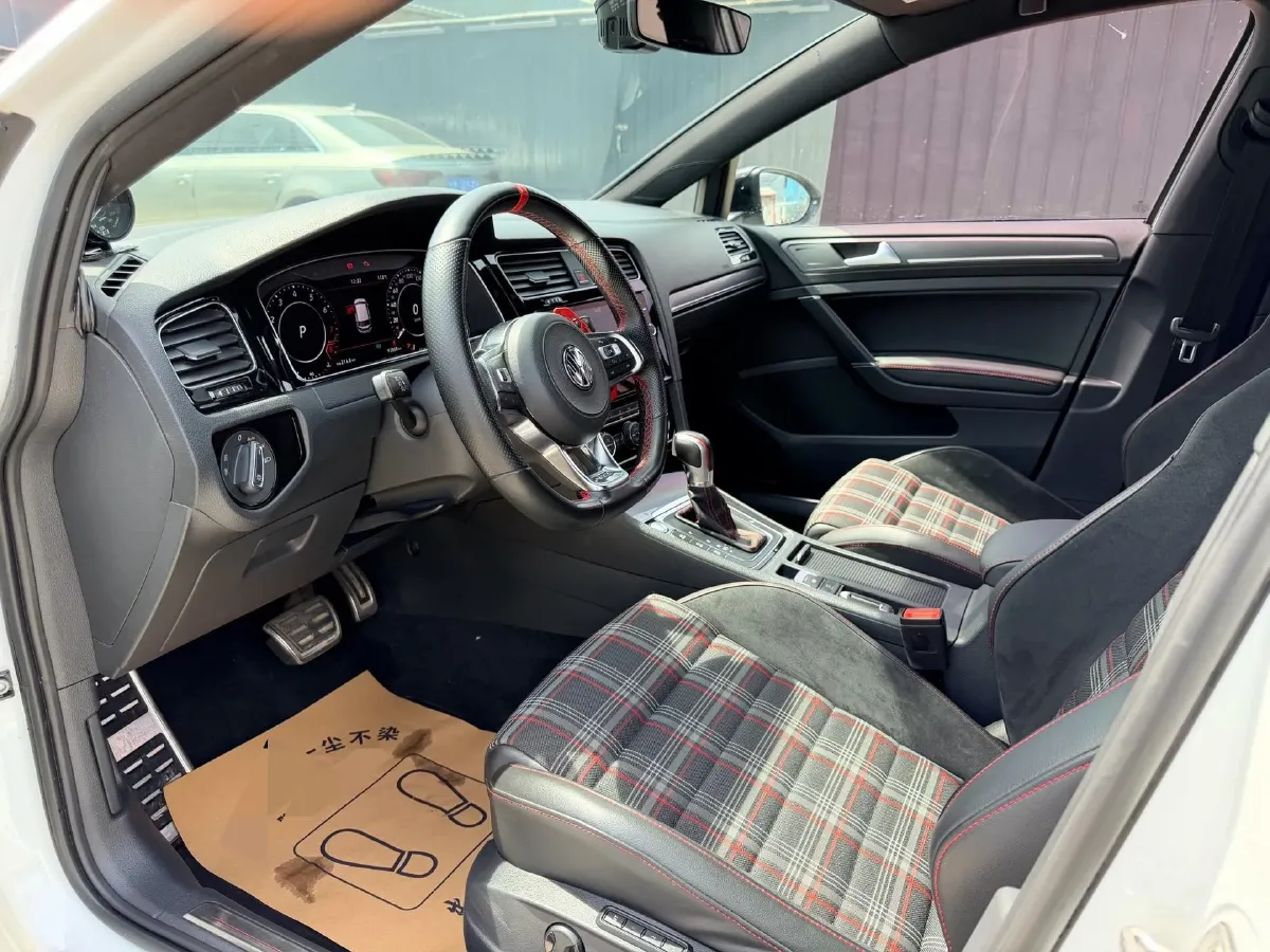 2018 Volkswagen GolfGTI 2.0T 220HP L4 7DCT,autocango,china used car exporter,china ev exporter,chinese used car exporter,chinese used ev exporter