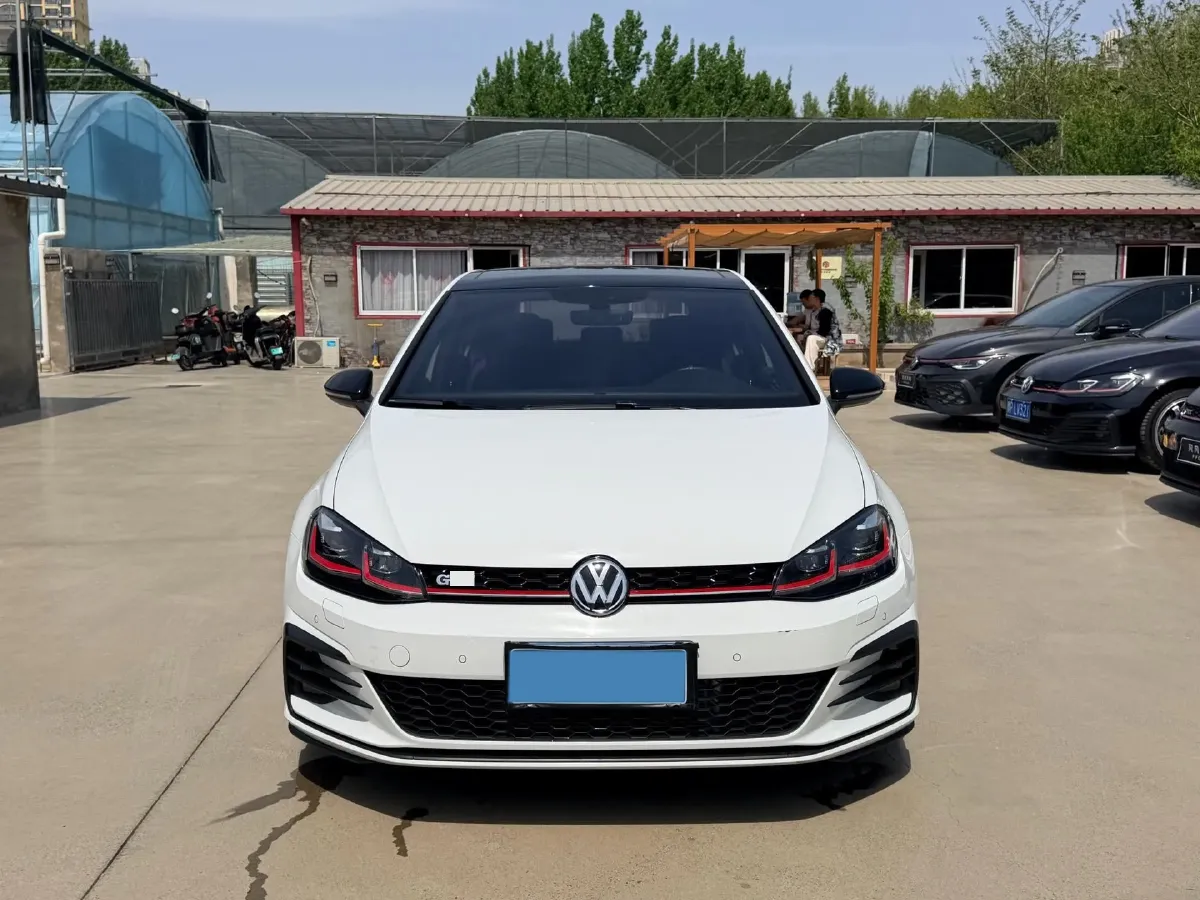 2018 Volkswagen GolfGTI 2.0T 220HP L4 7DCT,autocango,china used car exporter,china ev exporter,chinese used car exporter,chinese used ev exporter