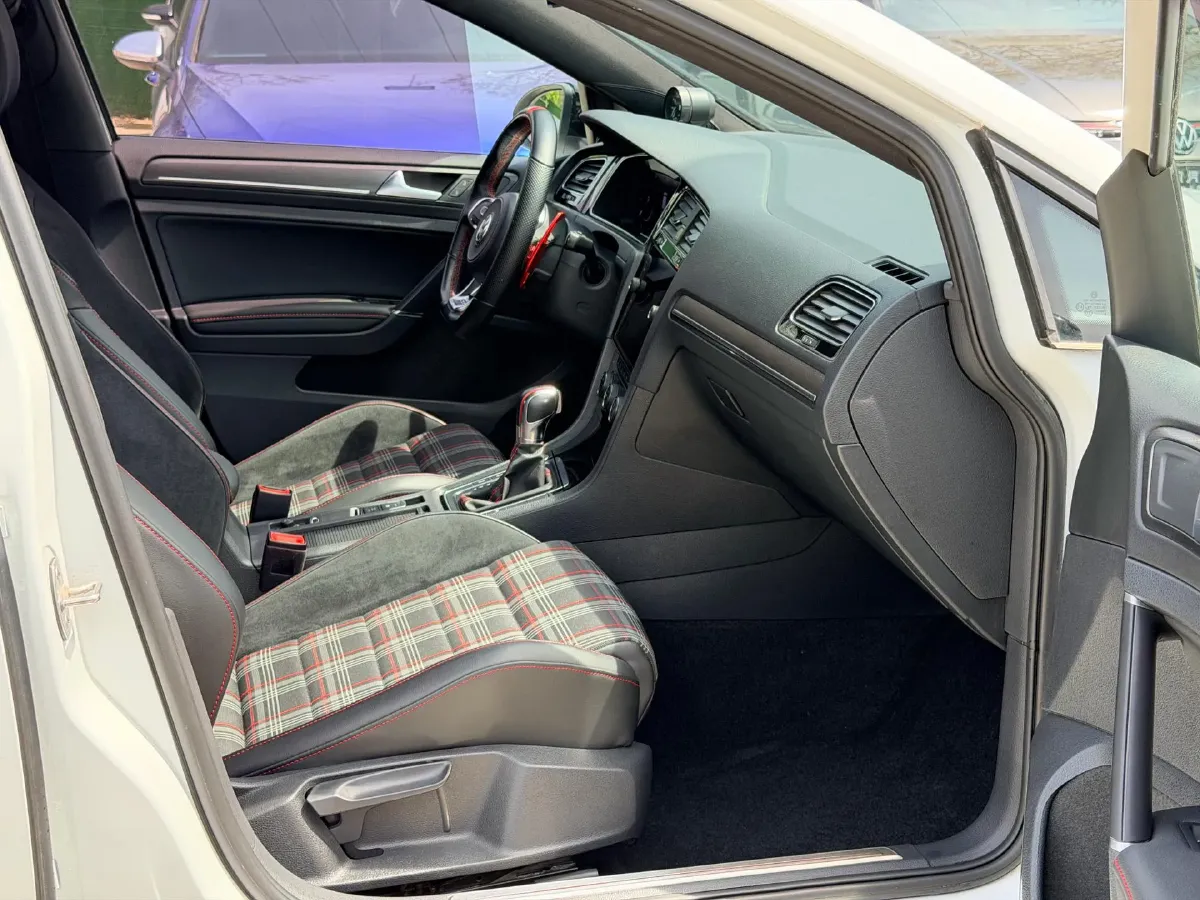 2018 Volkswagen GolfGTI 2.0T 220HP L4 7DCT,autocango,china used car exporter,china ev exporter,chinese used car exporter,chinese used ev exporter