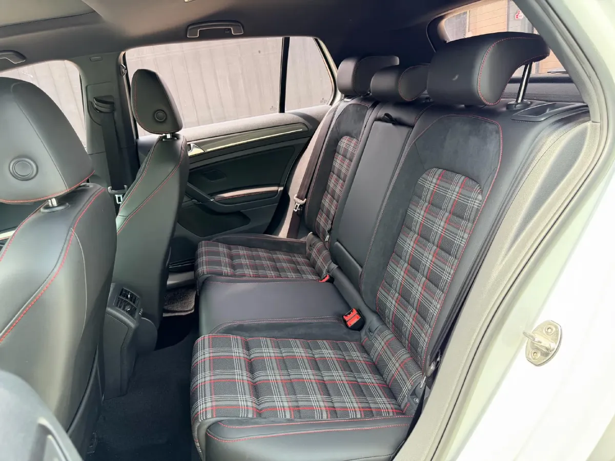 2018 Volkswagen GolfGTI 2.0T 220HP L4 7DCT,autocango,china used car exporter,china ev exporter,chinese used car exporter,chinese used ev exporter