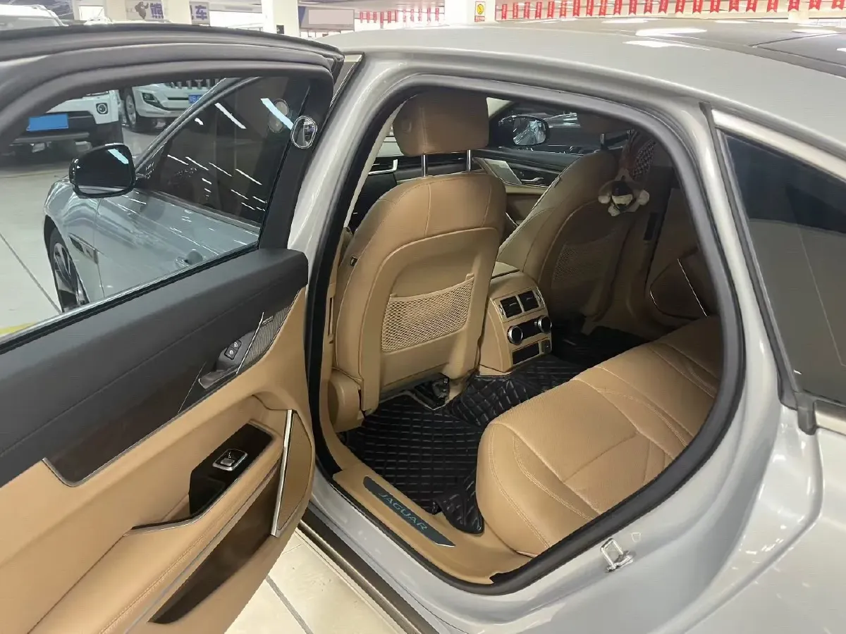 2023 Jaguar XFL 2.0T 250HP L4 8AT,autocango,china used car exporter,china ev exporter,chinese used car exporter,chinese used ev exporter