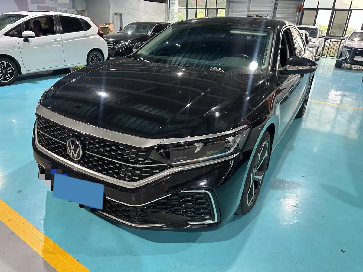 2024 Volkswagen Passat 2.0T 220HP L4 7DCT,autocango,china used car exporter,china ev exporter,chinese used car exporter,chinese used ev exporter