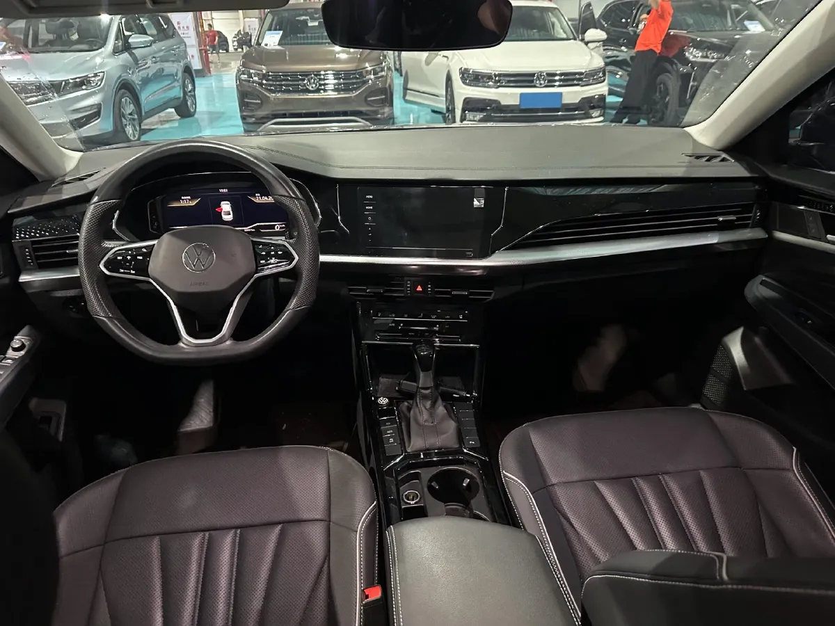 2024 Volkswagen Passat 2.0T 220HP L4 7DCT,autocango,china used car exporter,china ev exporter,chinese used car exporter,chinese used ev exporter