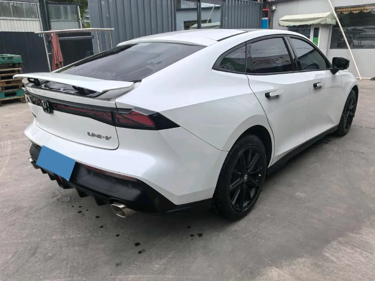 2024 ChangAn UNI-V 1.5T 188HP L4 7DCT,autocango,china used car exporter,china ev exporter,chinese used car exporter,chinese used ev exporter