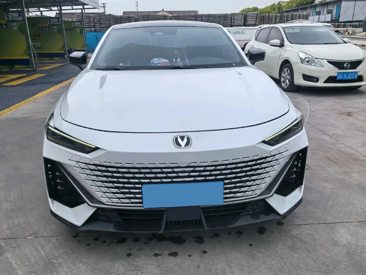 2024 ChangAn UNI-V 1.5T 188HP L4 7DCT,autocango,china used car exporter,china ev exporter,chinese used car exporter,chinese used ev exporter