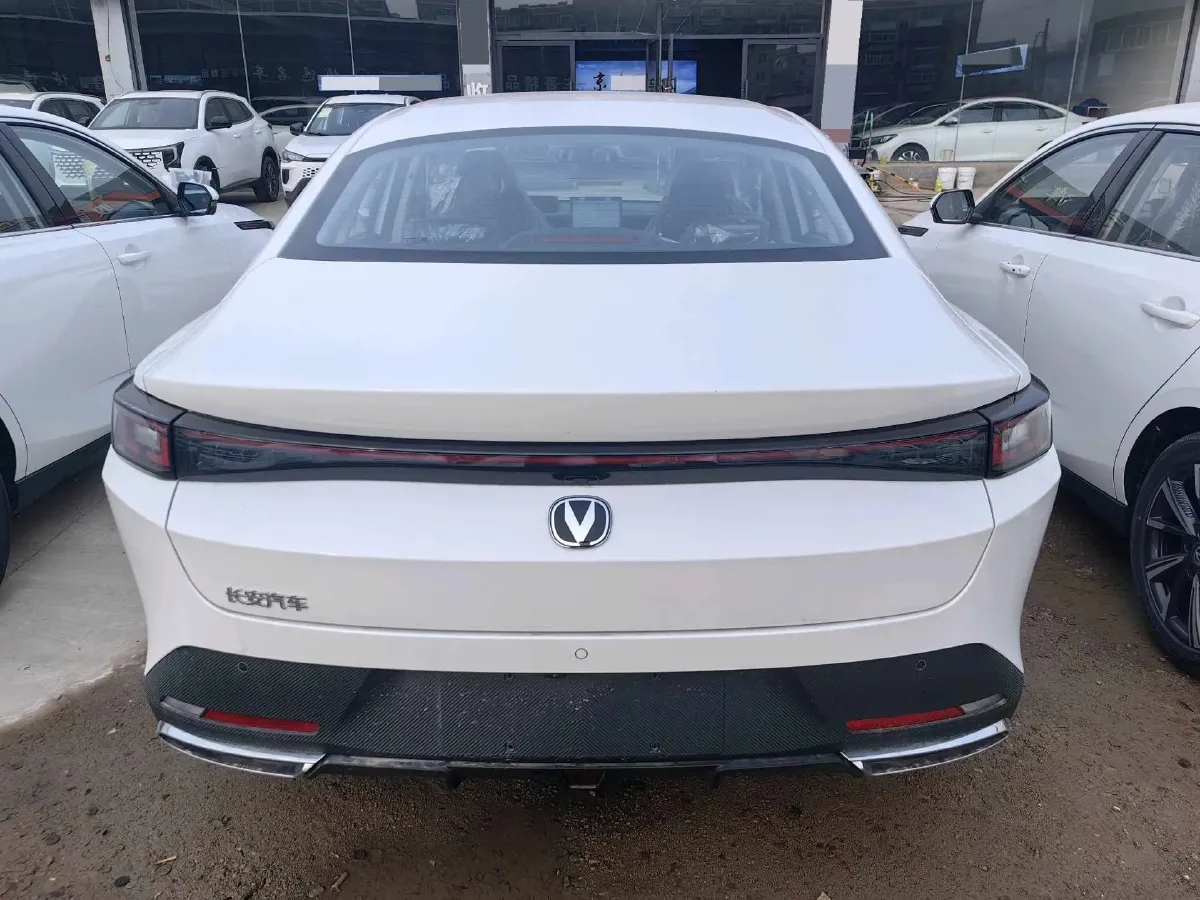 2025 ChangAn Eado 1.5T 192HP L4 7DCT,autocango,china used car exporter,china ev exporter,chinese used car exporter,chinese used ev exporter