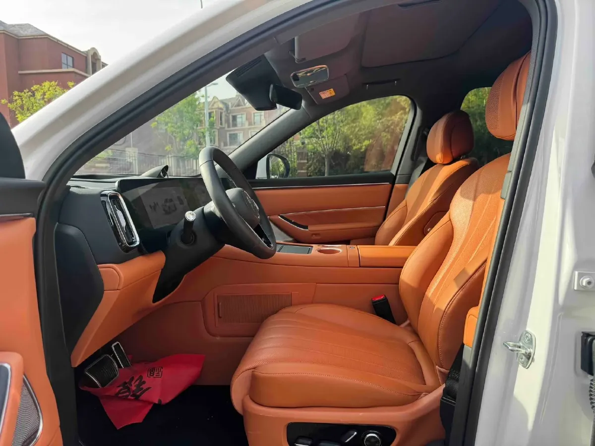 2025 AITO AITO M8 REEV 160HP REEV 53.4KWH,autocango,china used car exporter,china ev exporter,chinese used car exporter,chinese used ev exporter