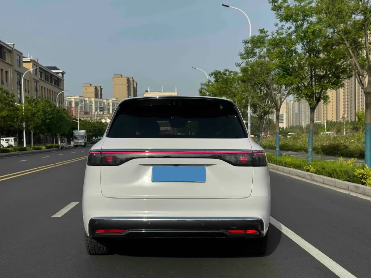 2025 AITO AITO M8 REEV 160HP REEV 53.4KWH,autocango,china used car exporter,china ev exporter,chinese used car exporter,chinese used ev exporter
