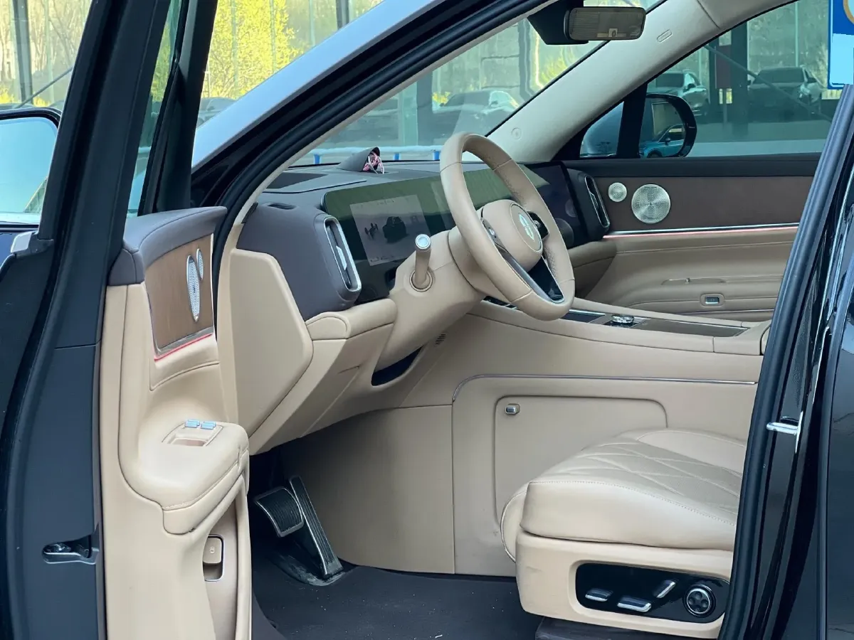 2025 AITO AITO M9 REEV 160HP REEV 52KWH,autocango,china used car exporter,china ev exporter,chinese used car exporter,chinese used ev exporter