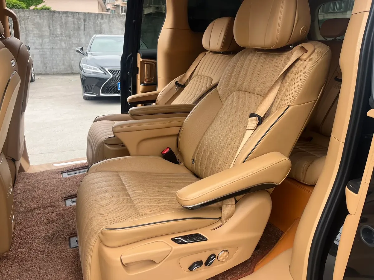 2022 Voyah Dream 1.5T 136HP L4 PHEV 25.57KWH,autocango,china used car exporter,china ev exporter,chinese used car exporter,chinese used ev exporter