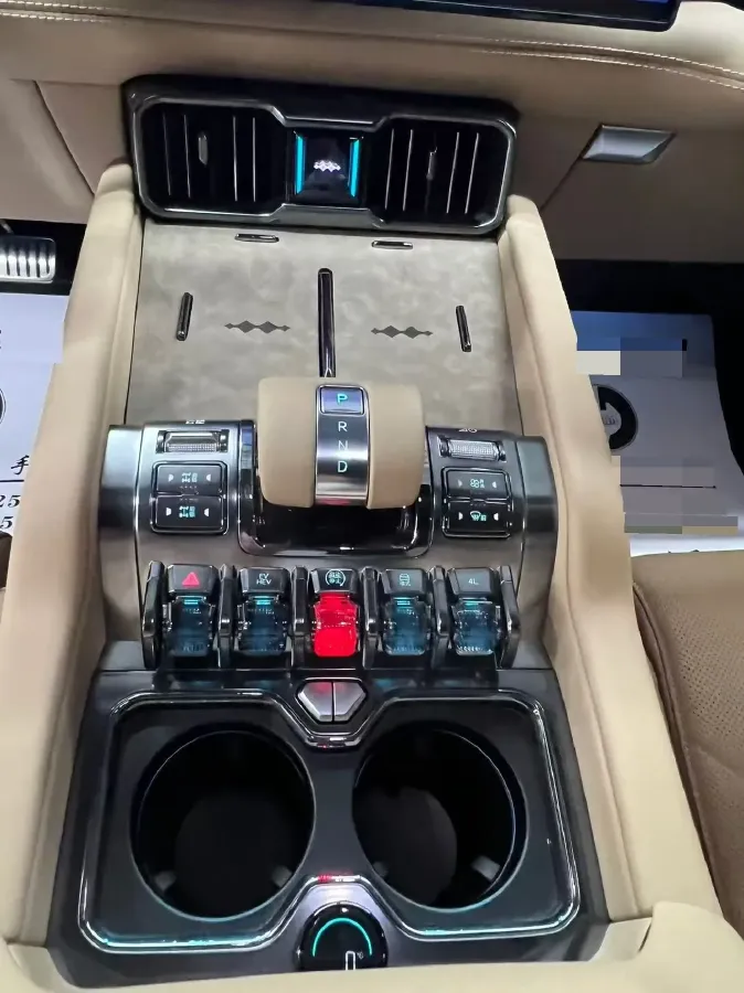 2025 FangChengBao Bao 8 2.0T 245HP L4 E-CVT PHEV 36.8KWH,autocango,china used car exporter,china ev exporter,chinese used car exporter,chinese used ev exporter