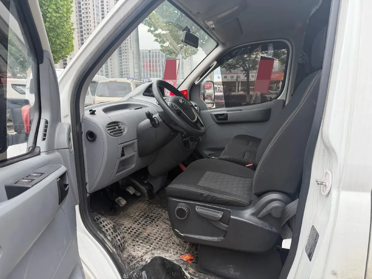 2021 MAXUS XinTu V80 2.0T 139HP L4 6MT,autocango,china used car exporter,china ev exporter,chinese used car exporter,chinese used ev exporter