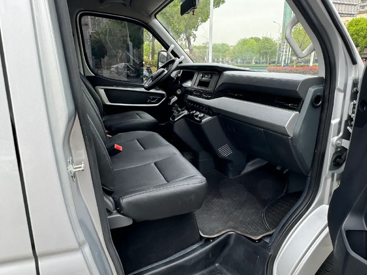 2023 DongFeng DFAC YuFeng 2.0T 136HP L4 7DCT,autocango,china used car exporter,china ev exporter,chinese used car exporter,chinese used ev exporter