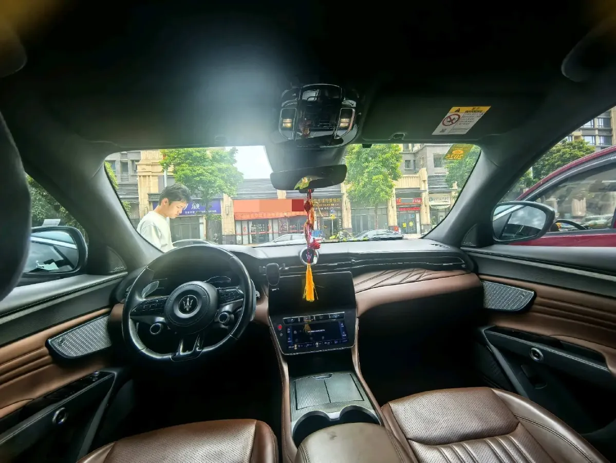 2022 Maserati Levante 2.0T 330HP L4 8AT,autocango,china used car exporter,china ev exporter,chinese used car exporter,chinese used ev exporter