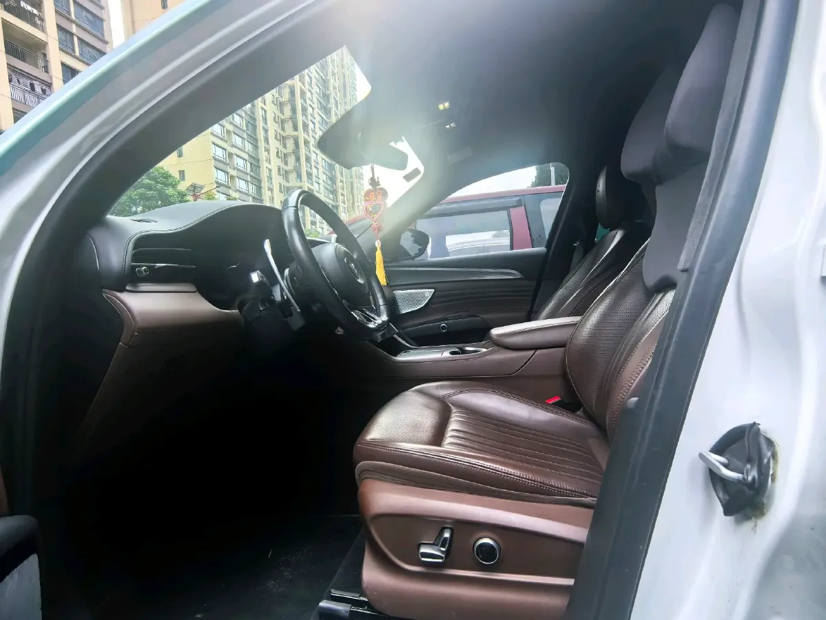 2022 Maserati Levante 2.0T 330HP L4 8AT,autocango,china used car exporter,china ev exporter,chinese used car exporter,chinese used ev exporter