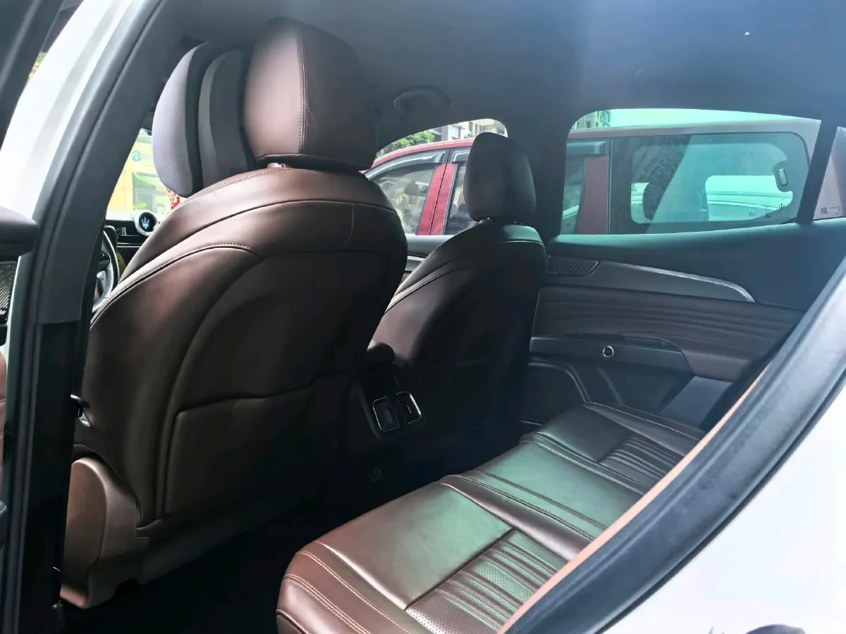 2022 Maserati Levante 2.0T 330HP L4 8AT,autocango,china used car exporter,china ev exporter,chinese used car exporter,chinese used ev exporter