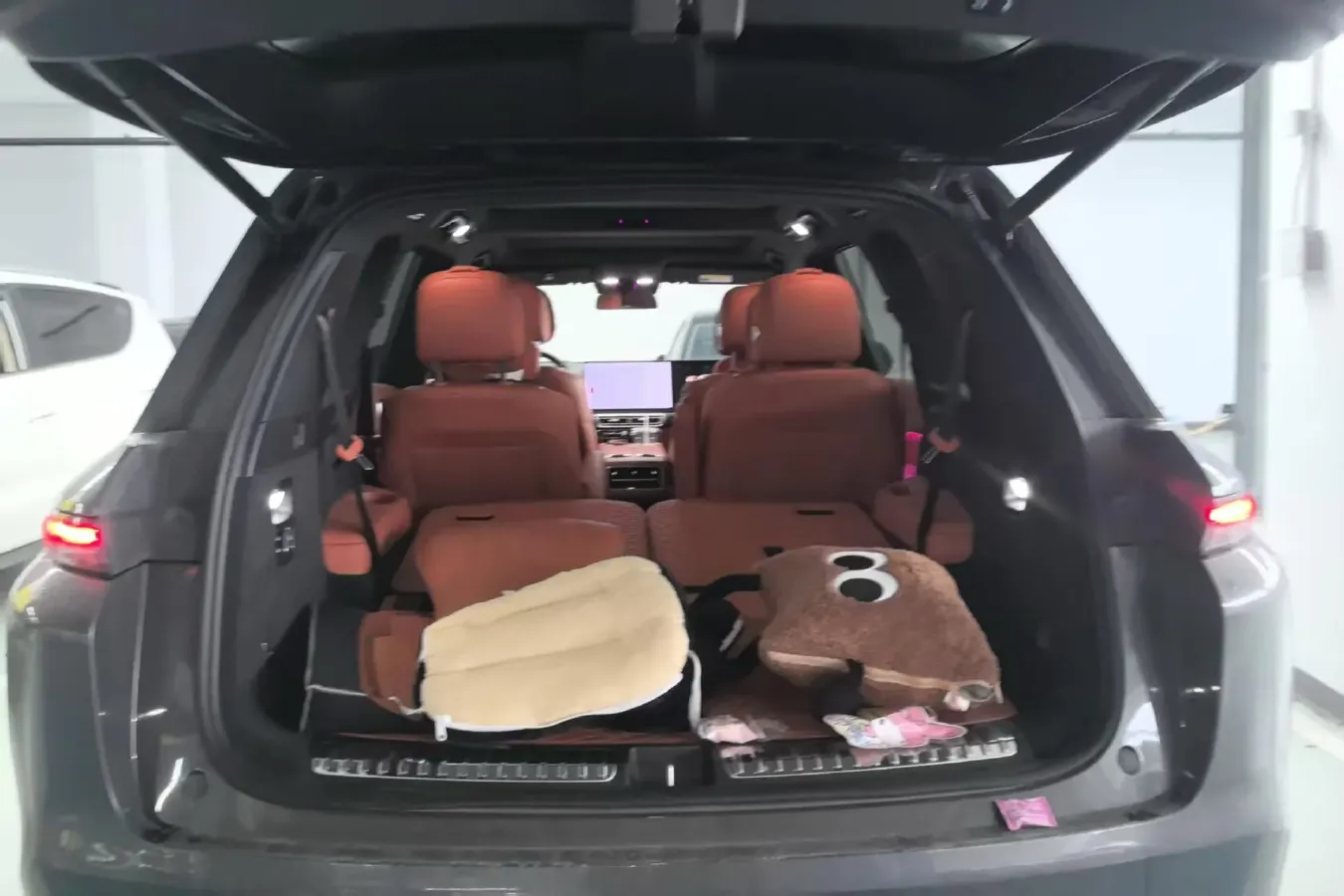 2023 Li L8 Range Extended 154HP REEV 40.9KWH,autocango,china used car exporter,china ev exporter,chinese used car exporter,chinese used ev exporter