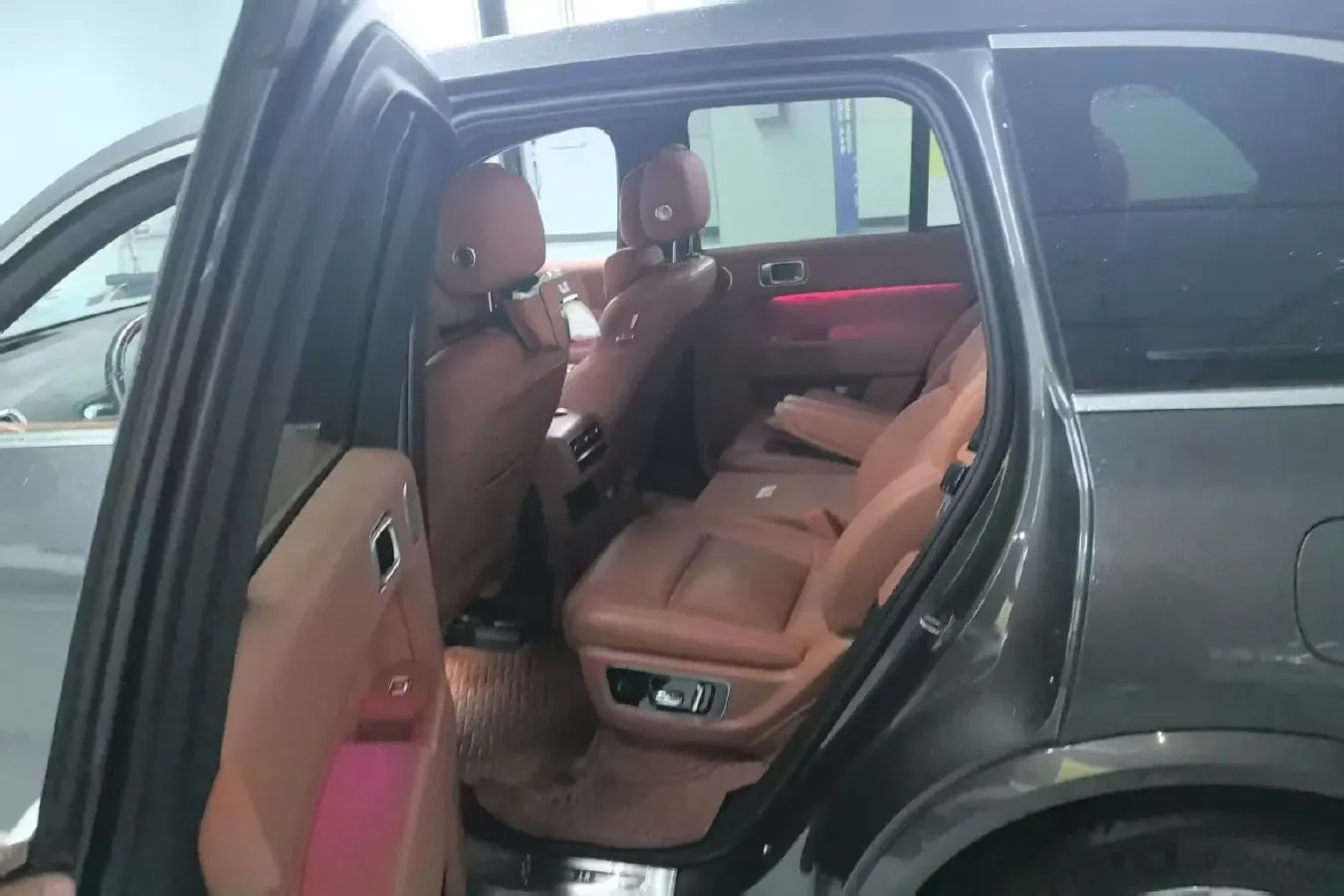 2023 Li L8 Range Extended 154HP REEV 40.9KWH,autocango,china used car exporter,china ev exporter,chinese used car exporter,chinese used ev exporter