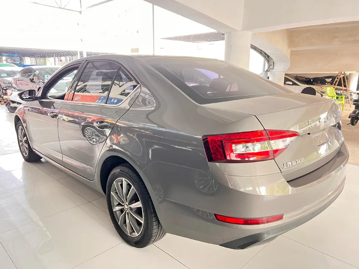 2020 Skoda Octavia 1.5L 113HP L4 6AT,autocango,china used car exporter,china ev exporter,chinese used car exporter,chinese used ev exporter