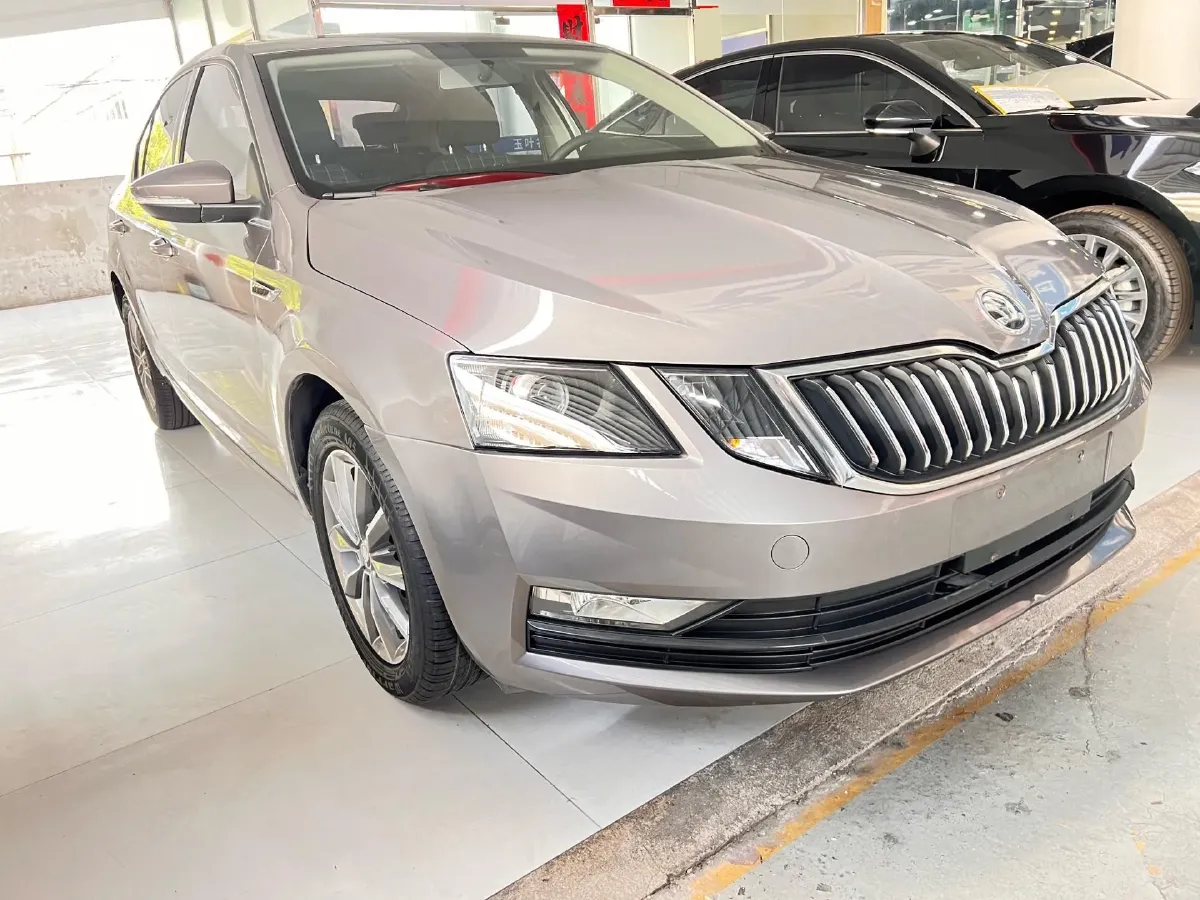 2020 Skoda Octavia 1.5L 113HP L4 6AT,autocango,china used car exporter,china ev exporter,chinese used car exporter,chinese used ev exporter