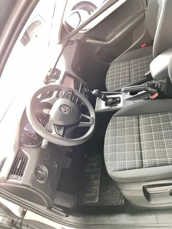 2020 Skoda Octavia 1.5L 113HP L4 6AT,autocango,china used car exporter,china ev exporter,chinese used car exporter,chinese used ev exporter