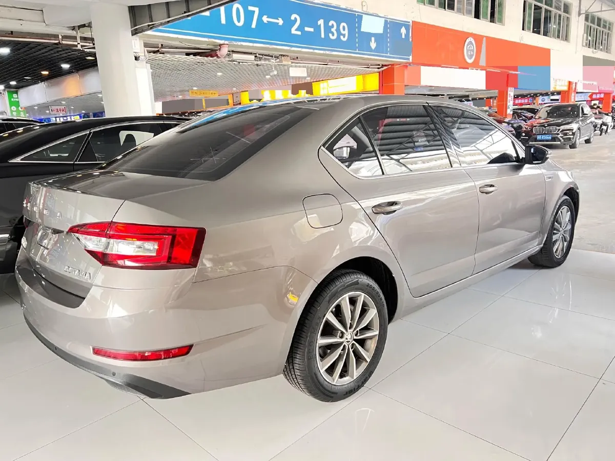 2020 Skoda Octavia 1.5L 113HP L4 6AT,autocango,china used car exporter,china ev exporter,chinese used car exporter,chinese used ev exporter