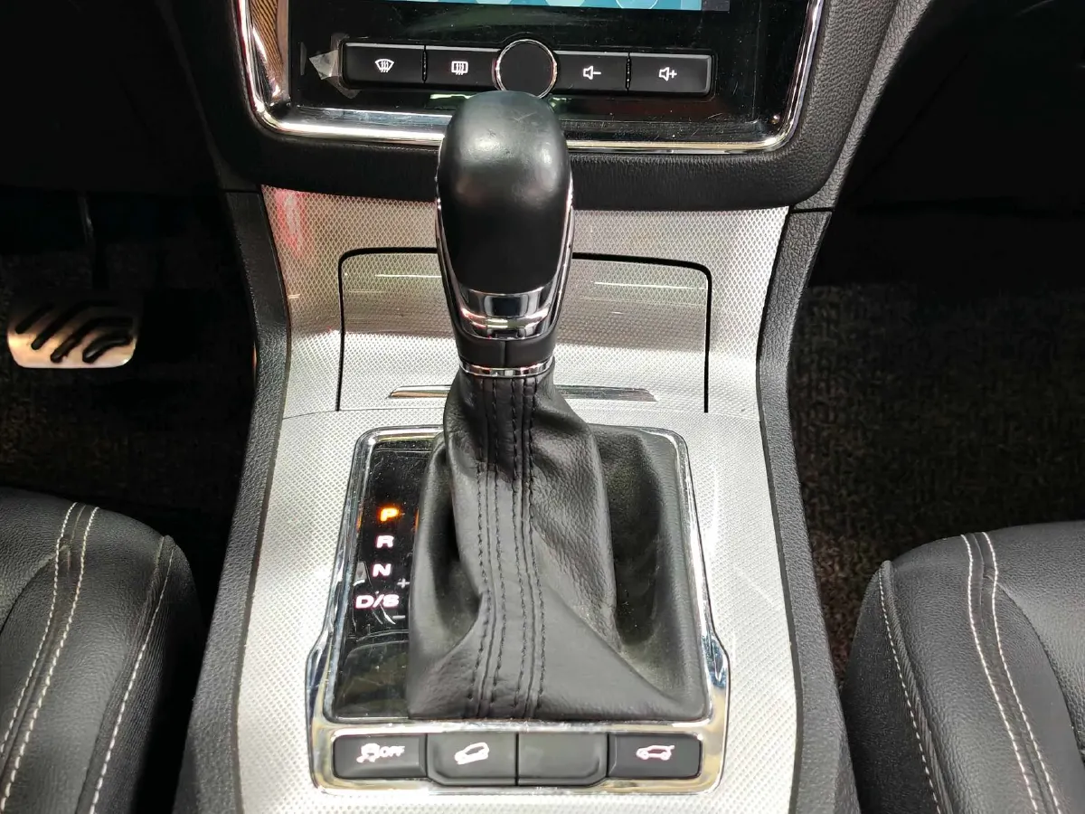 2018 Roewe RX5 2.0T 220HP L4 6DCT,autocango,china used car exporter,china ev exporter,chinese used car exporter,chinese used ev exporter