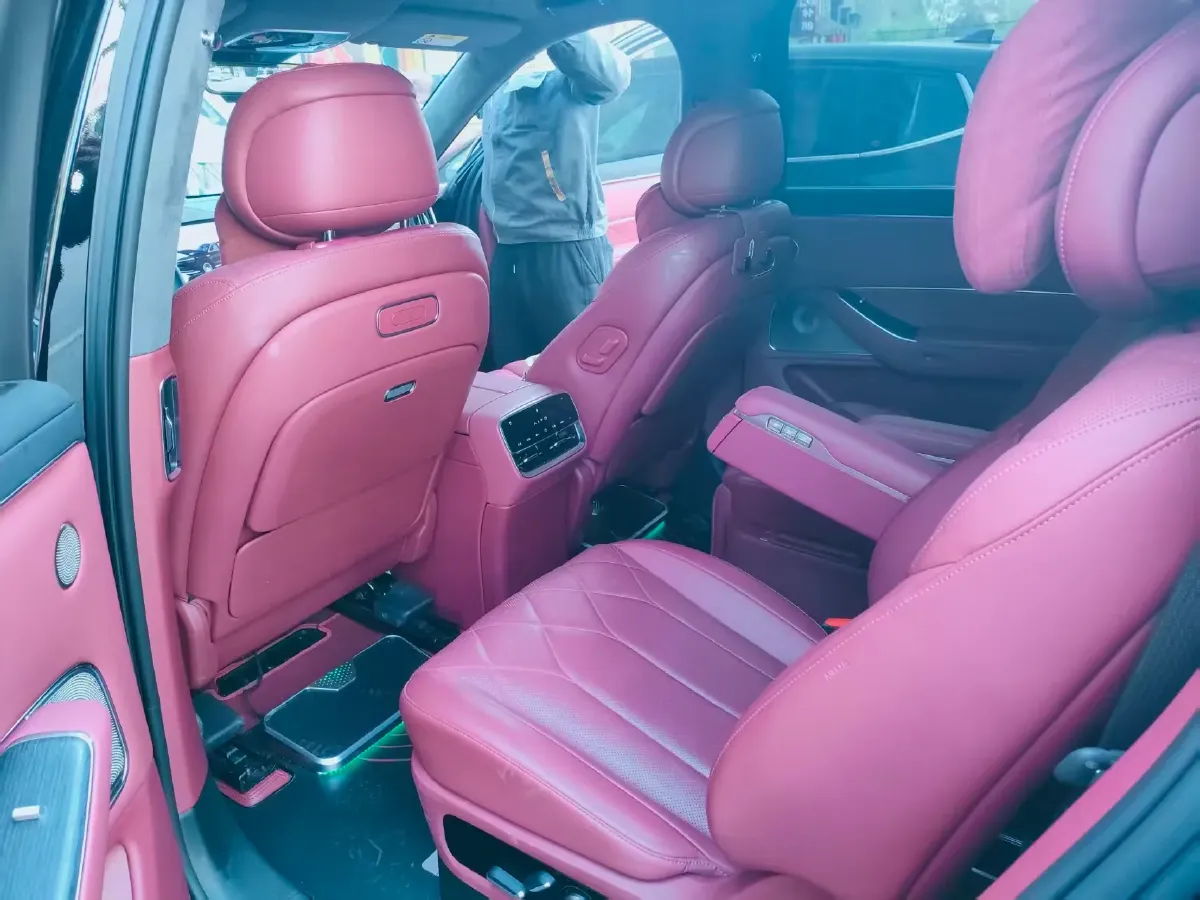 2025 AITO AITO M8 REEV 160HP REEV 53.4KWH,autocango,china used car exporter,china ev exporter,chinese used car exporter,chinese used ev exporter