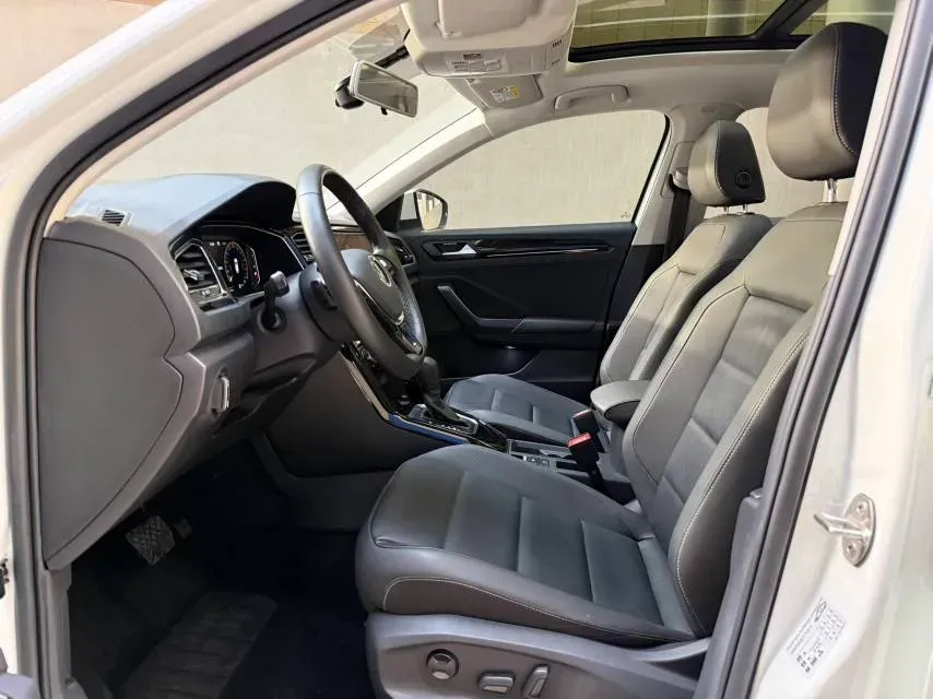 2021 Volkswagen T-Roc 1.4T 150HP L4 7DCT,autocango,china used car exporter,china ev exporter,chinese used car exporter,chinese used ev exporter