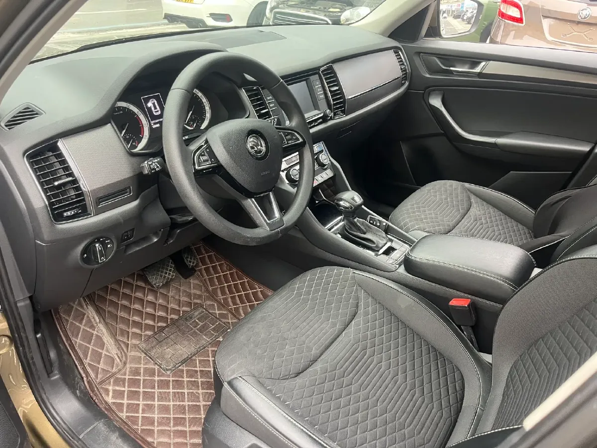 2017 Skoda Kodiak 1.8T 180HP L4 7DCT,autocango,china used car exporter,china ev exporter,chinese used car exporter,chinese used ev exporter