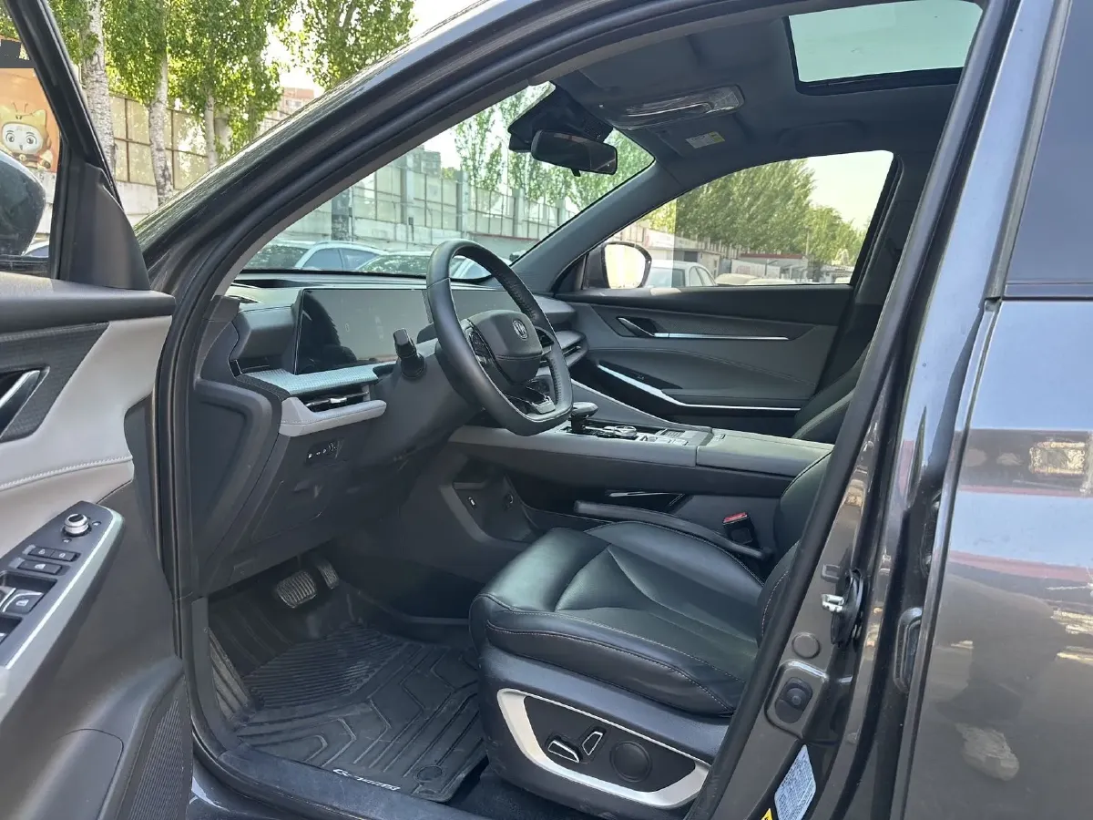 2022 ChangAn CS75 Plus 1.5T 188HP L4 8AT,autocango,china used car exporter,china ev exporter,chinese used car exporter,chinese used ev exporter