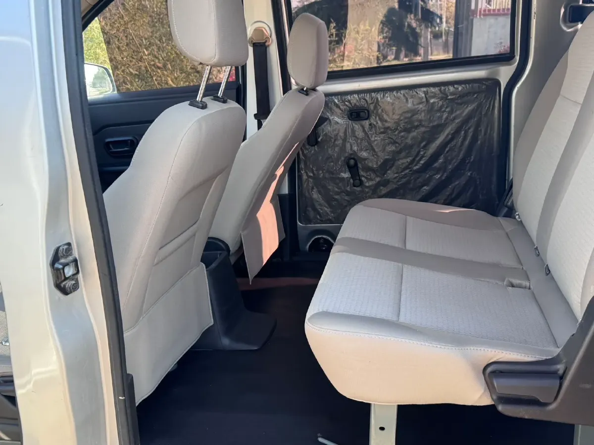 2021 WuLing RongGuang Mini Truck 1.2L 76HP L4 5MT,autocango,china used car exporter,china ev exporter,chinese used car exporter,chinese used ev exporter