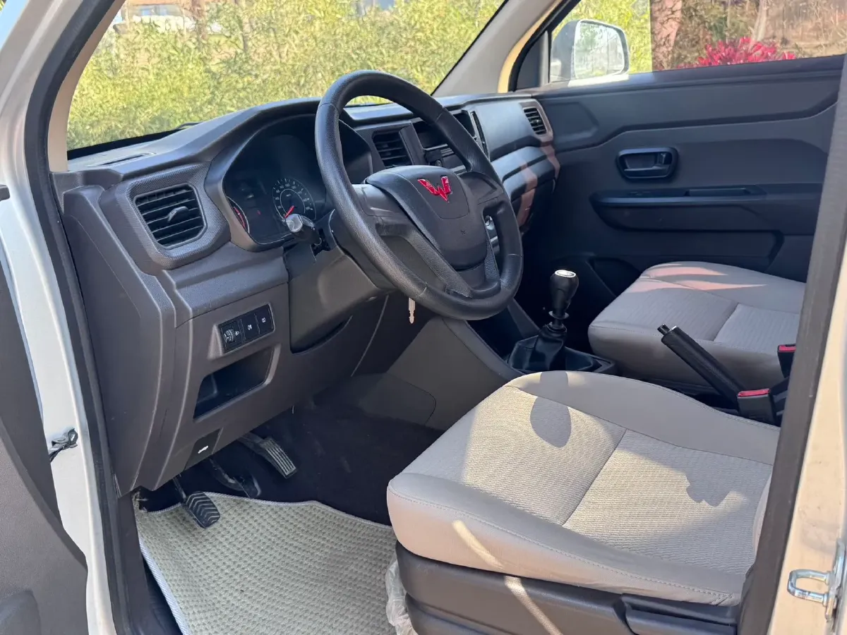 2021 WuLing RongGuang Mini Truck 1.2L 76HP L4 5MT,autocango,china used car exporter,china ev exporter,chinese used car exporter,chinese used ev exporter