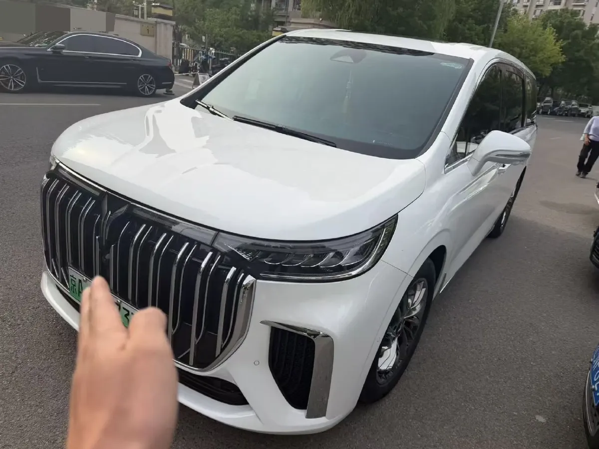 2024 Voyah Dream 1.5T 150HP L4 PHEV 43KWH,autocango,china used car exporter,china ev exporter,chinese used car exporter,chinese used ev exporter