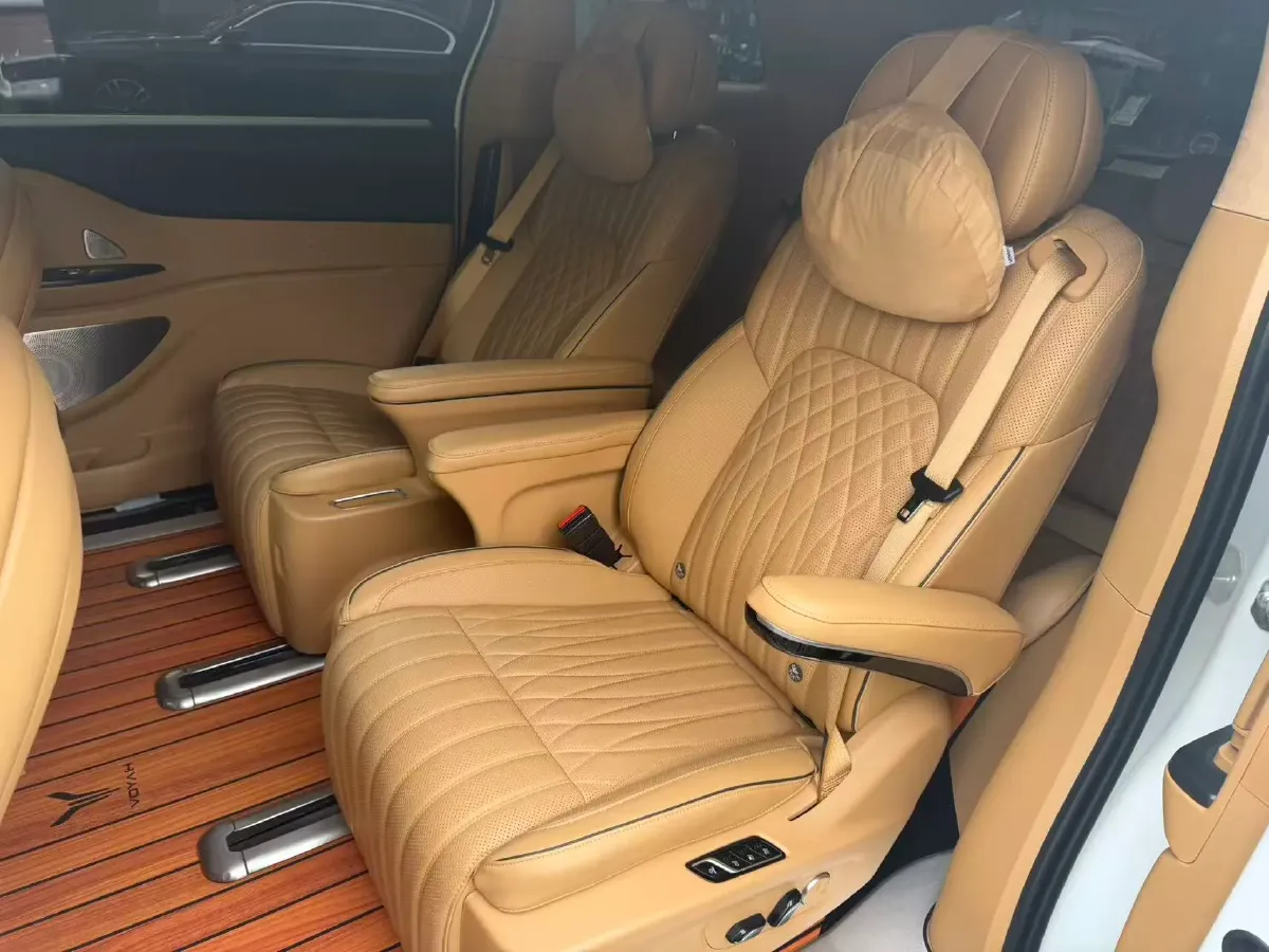 2024 Voyah Dream 1.5T 150HP L4 PHEV 43KWH,autocango,china used car exporter,china ev exporter,chinese used car exporter,chinese used ev exporter