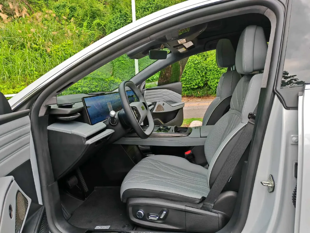 2025 Geely Galaxy E8 BEV 76KWH,autocango,china used car exporter,china ev exporter,chinese used car exporter,chinese used ev exporter