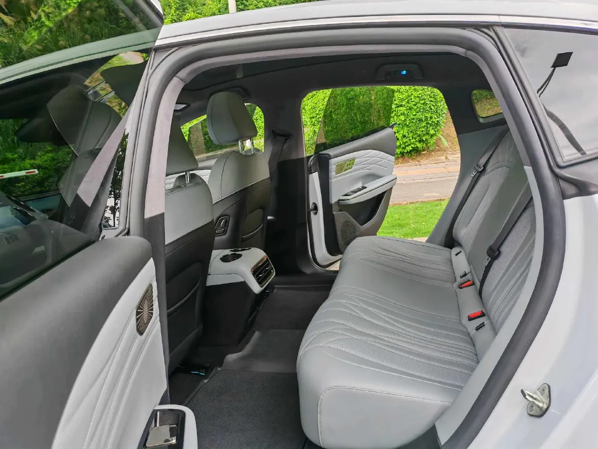 2025 Geely Galaxy E8 BEV 76KWH,autocango,china used car exporter,china ev exporter,chinese used car exporter,chinese used ev exporter