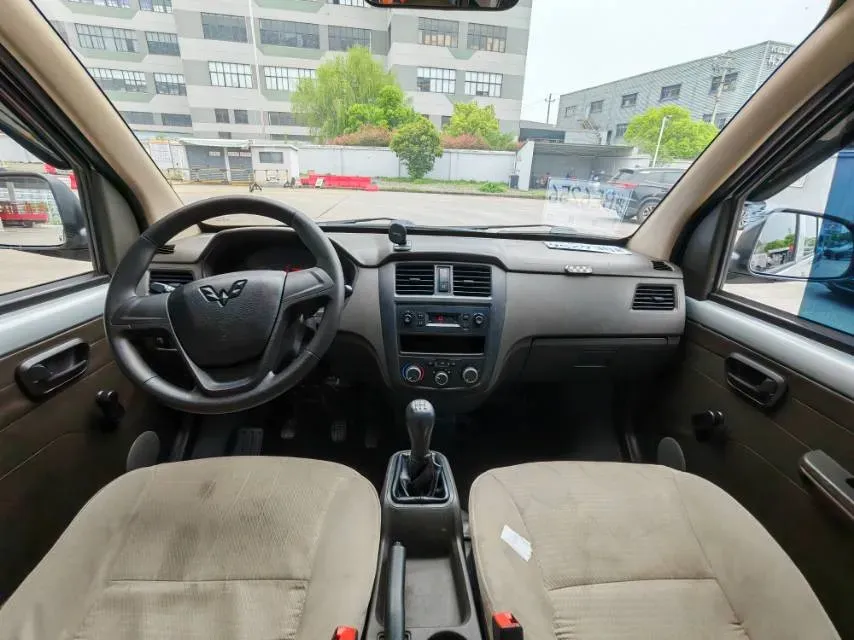 2021 WuLing RongGuang S 1.2L 76HP L4 5MT,autocango,china used car exporter,china ev exporter,chinese used car exporter,chinese used ev exporter