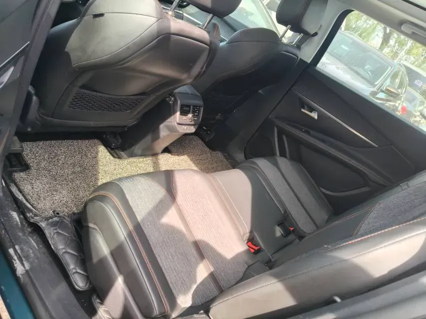 2017 Peugeot 5008 1.8T 204HP L4 6AT,autocango,china used car exporter,china ev exporter,chinese used car exporter,chinese used ev exporter