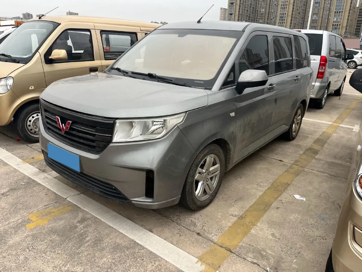 2021 WuLing HongGuang Plus 1.5L 99HP L4 6MT,autocango,china used car exporter,china ev exporter,chinese used car exporter,chinese used ev exporter