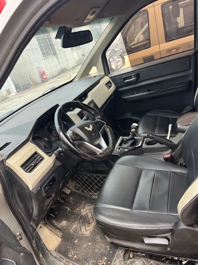 2021 WuLing HongGuang Plus 1.5L 99HP L4 6MT,autocango,china used car exporter,china ev exporter,chinese used car exporter,chinese used ev exporter