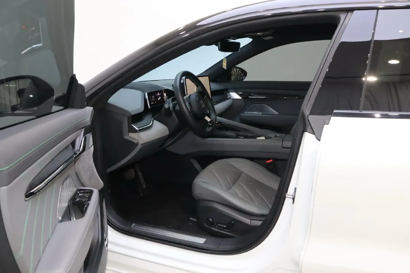 2022 Zeekr 001 BEV 100KWH,autocango,china used car exporter,china ev exporter,chinese used car exporter,chinese used ev exporter