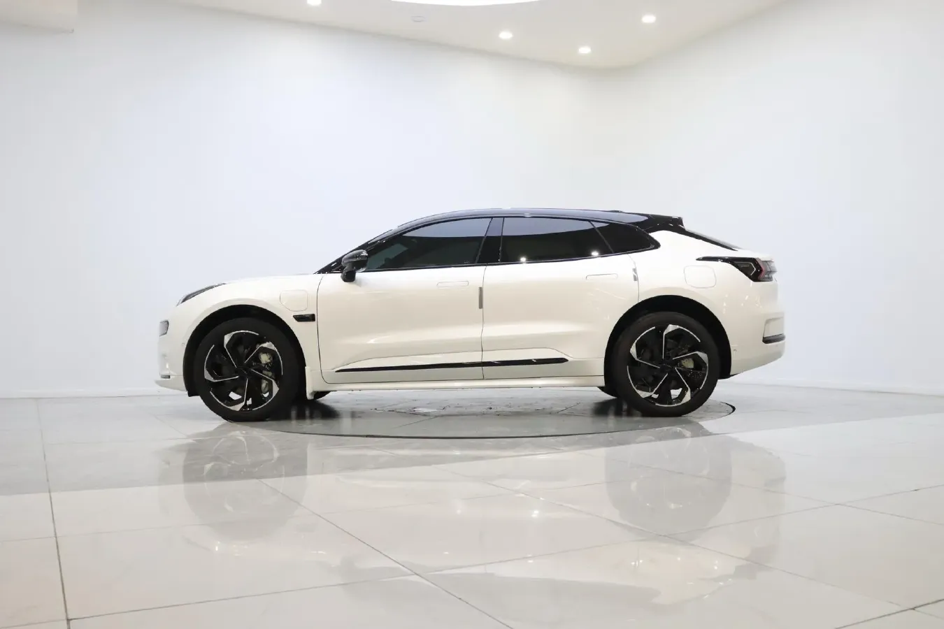 2022 Zeekr 001 BEV 100KWH,autocango,china used car exporter,china ev exporter,chinese used car exporter,chinese used ev exporter