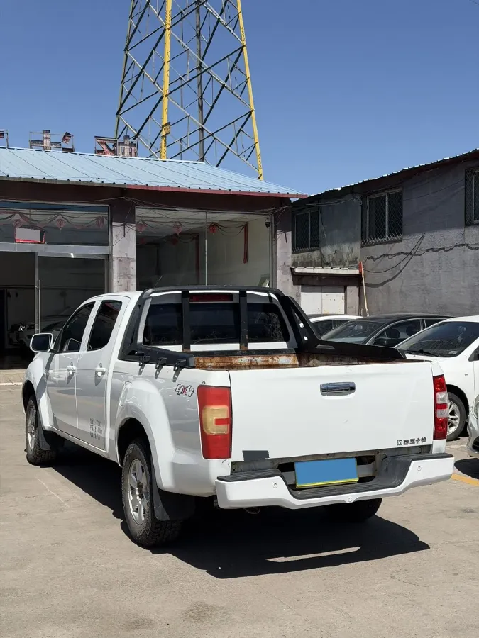 2020 Isuzu Jim 2.4T 211HP L4 5MT,autocango,china used car exporter,china ev exporter,chinese used car exporter,chinese used ev exporter