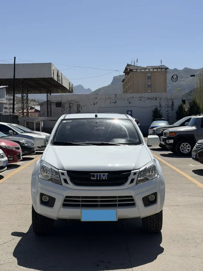 2020 Isuzu Jim 2.4T 211HP L4 5MT,autocango,china used car exporter,china ev exporter,chinese used car exporter,chinese used ev exporter