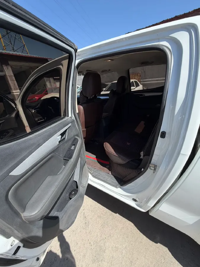 2020 Isuzu Jim 2.4T 211HP L4 5MT,autocango,china used car exporter,china ev exporter,chinese used car exporter,chinese used ev exporter